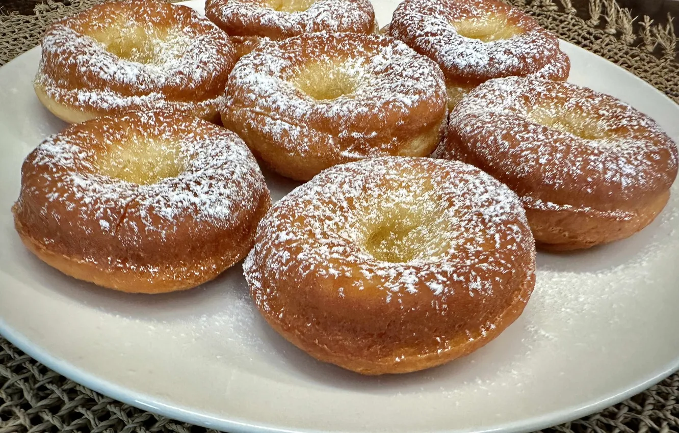 Photo wallpaper plate, doughnuts, sugar powder