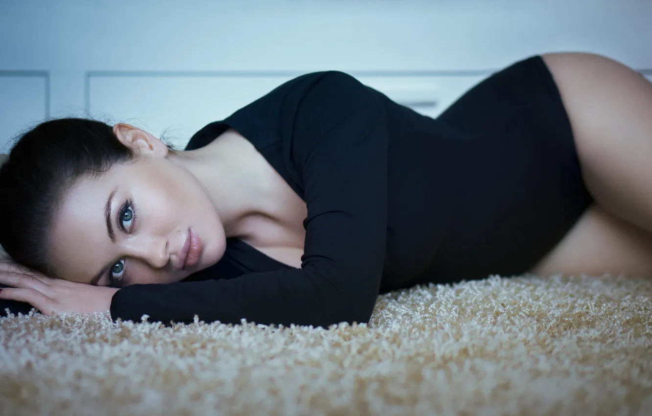 Photo wallpaper girl, pose, carpet, model, brunette