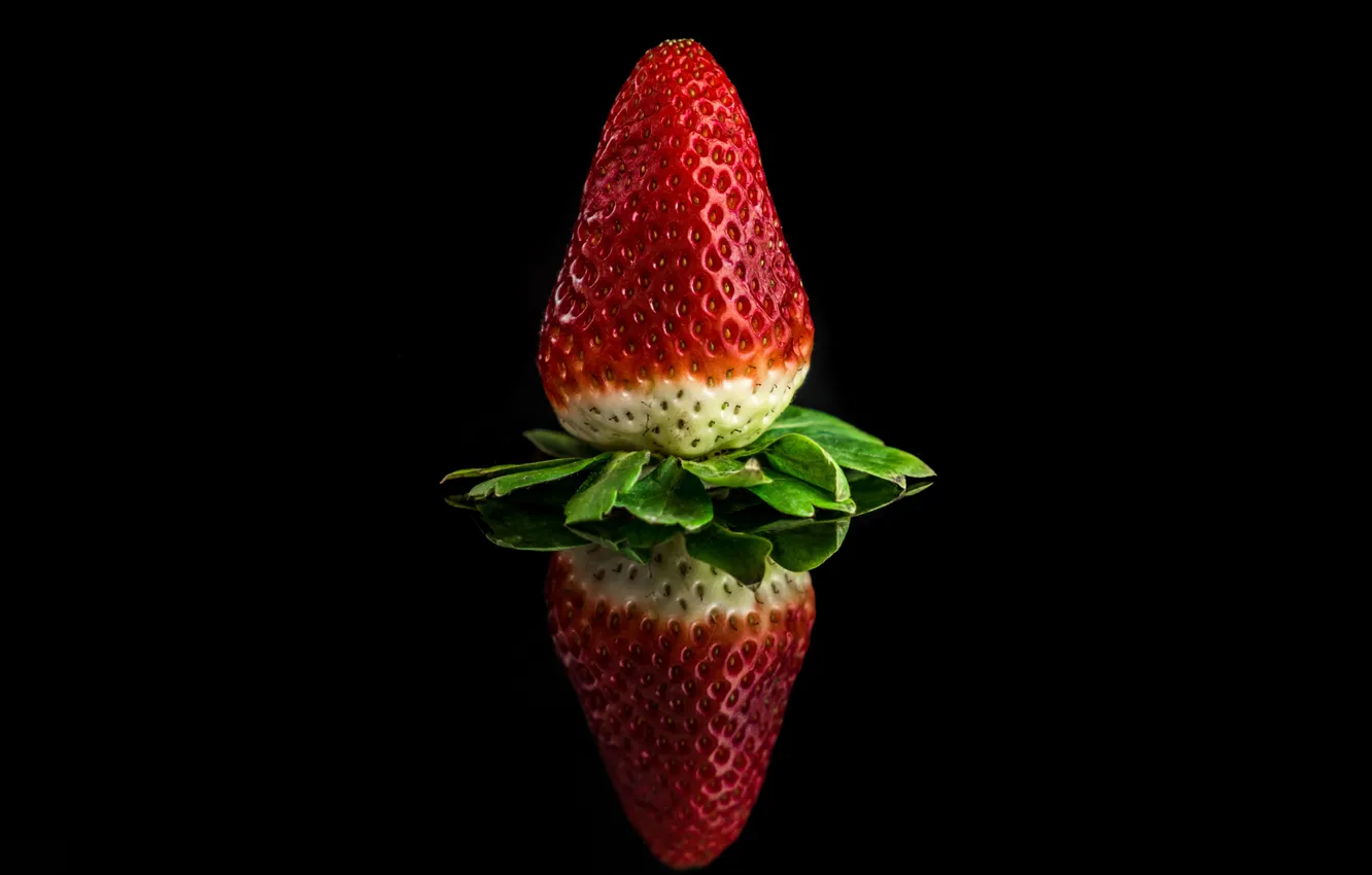 Photo wallpaper reflection, strawberry, berry
