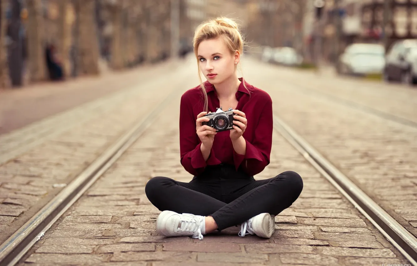 Photo wallpaper girl, photo, photographer, camera, model, street, bokeh, jeans