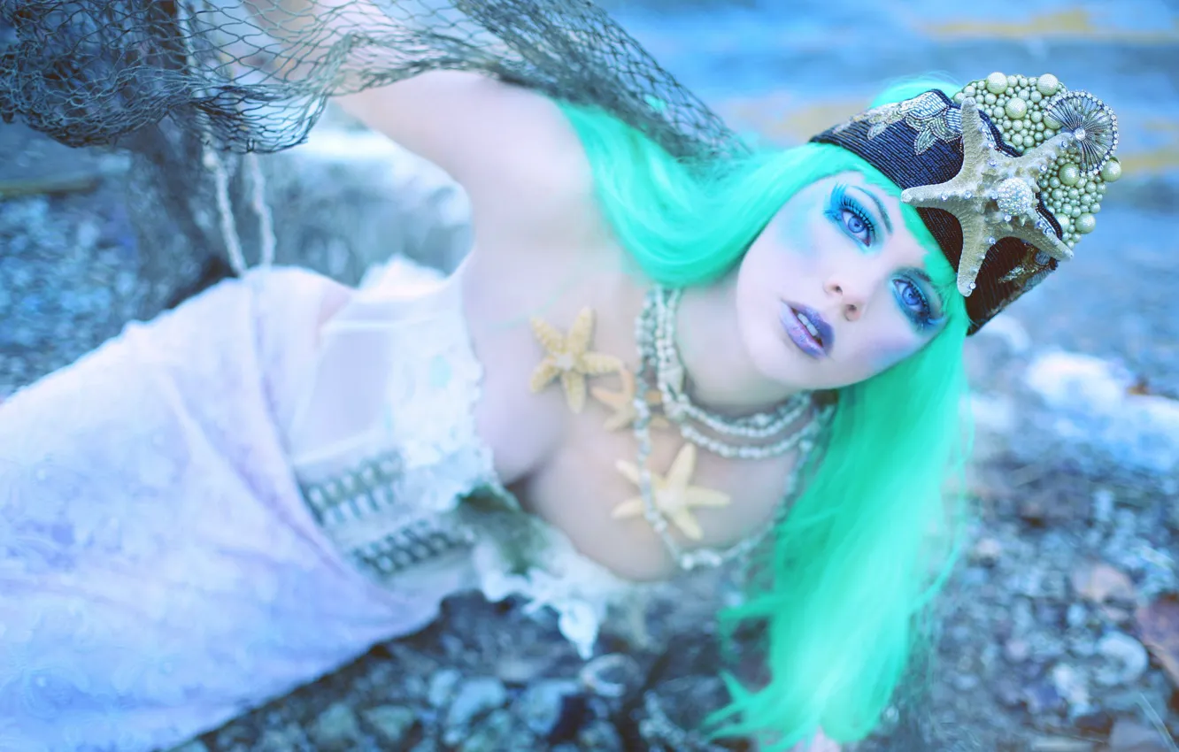 Photo wallpaper sea, chest, look, girl, decoration, pose, eyelashes, pebbles