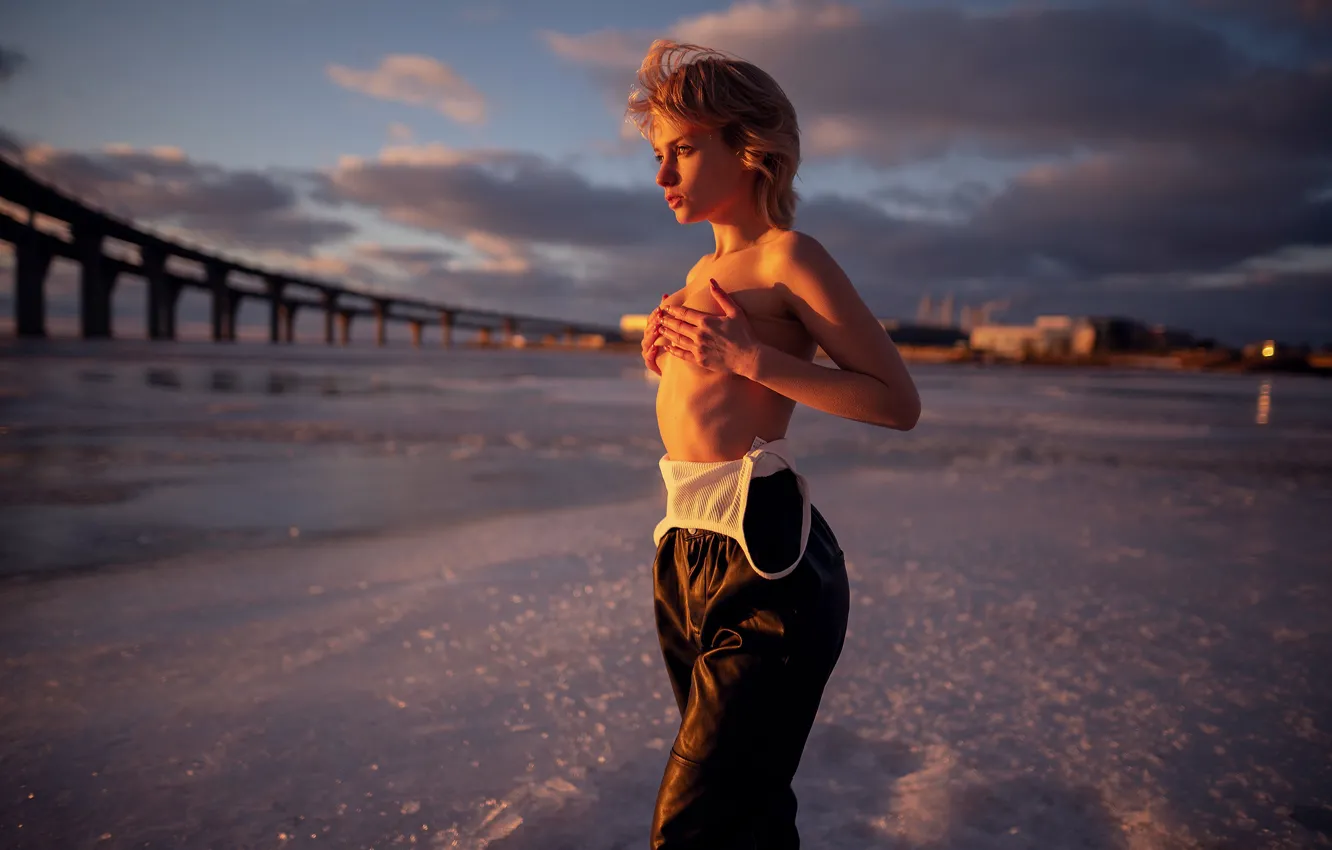 Photo wallpaper sea, girl, bridge, pose, hands, Marta Gromova, Maxim Gontarev