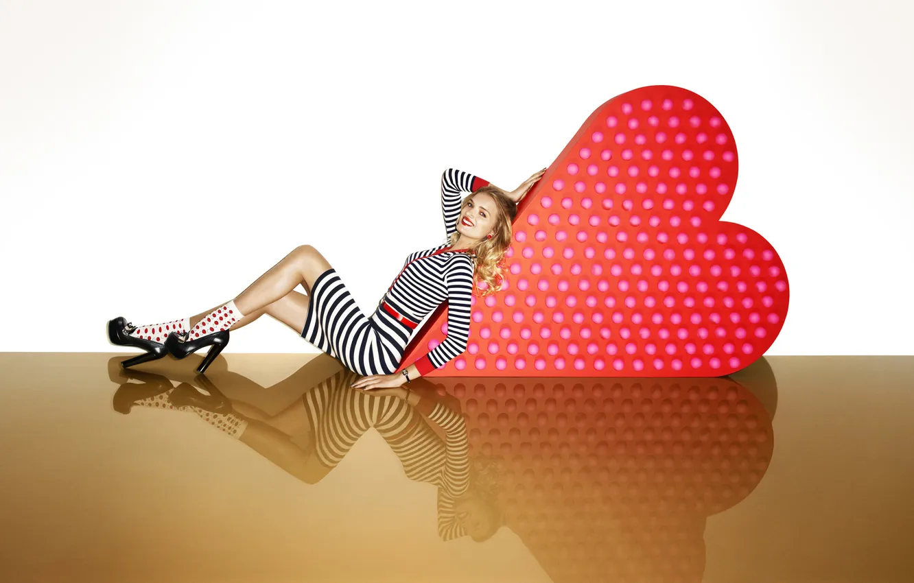 Photo wallpaper girl, smile, reflection, heart, dress, donaldson lily