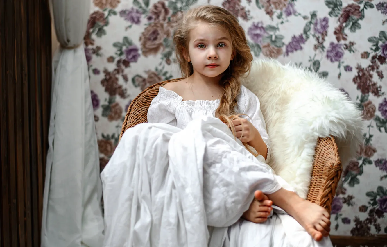 Photo wallpaper girl, braid, Lisa