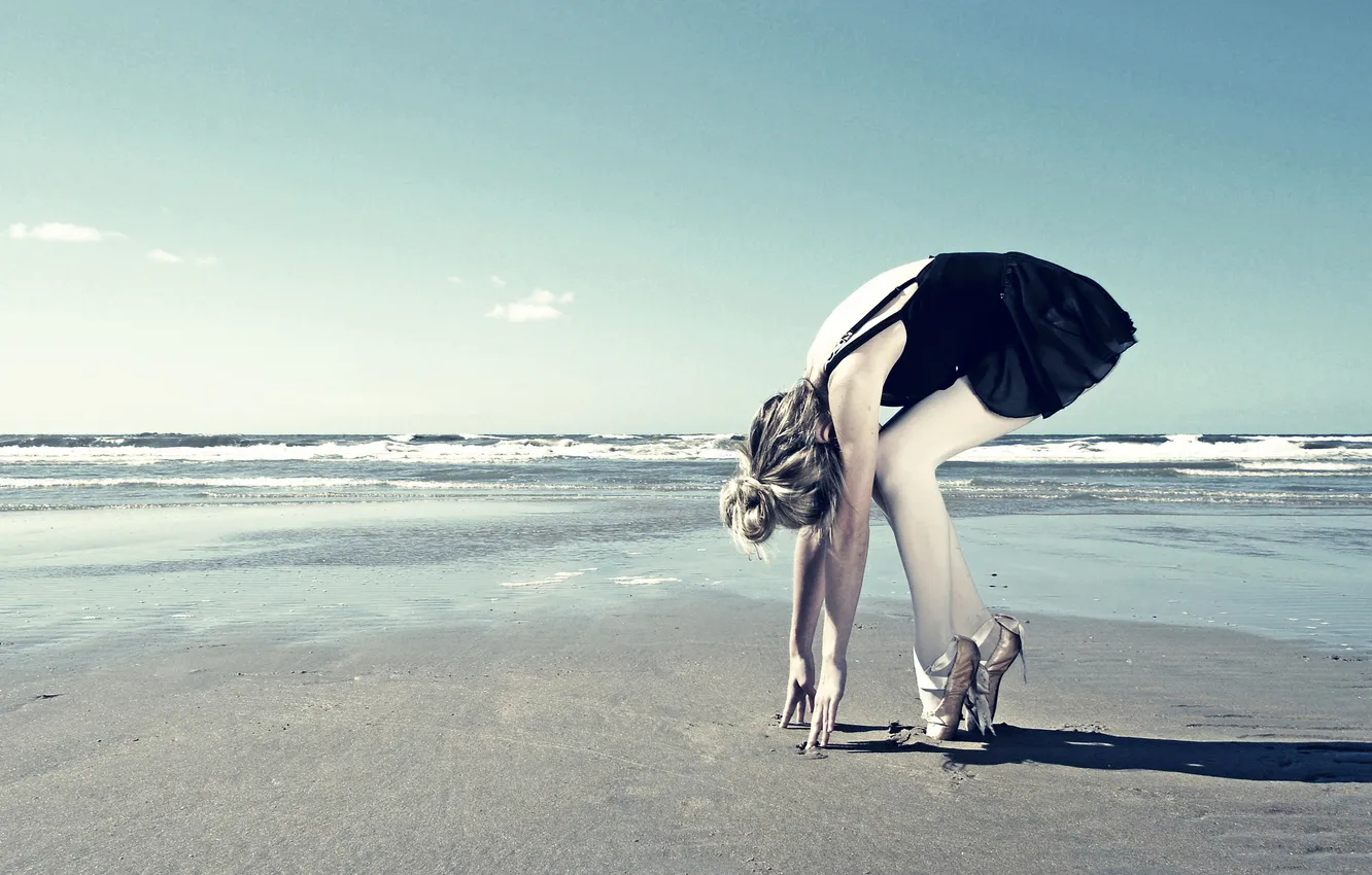 Photo wallpaper shore, surf, ballerina