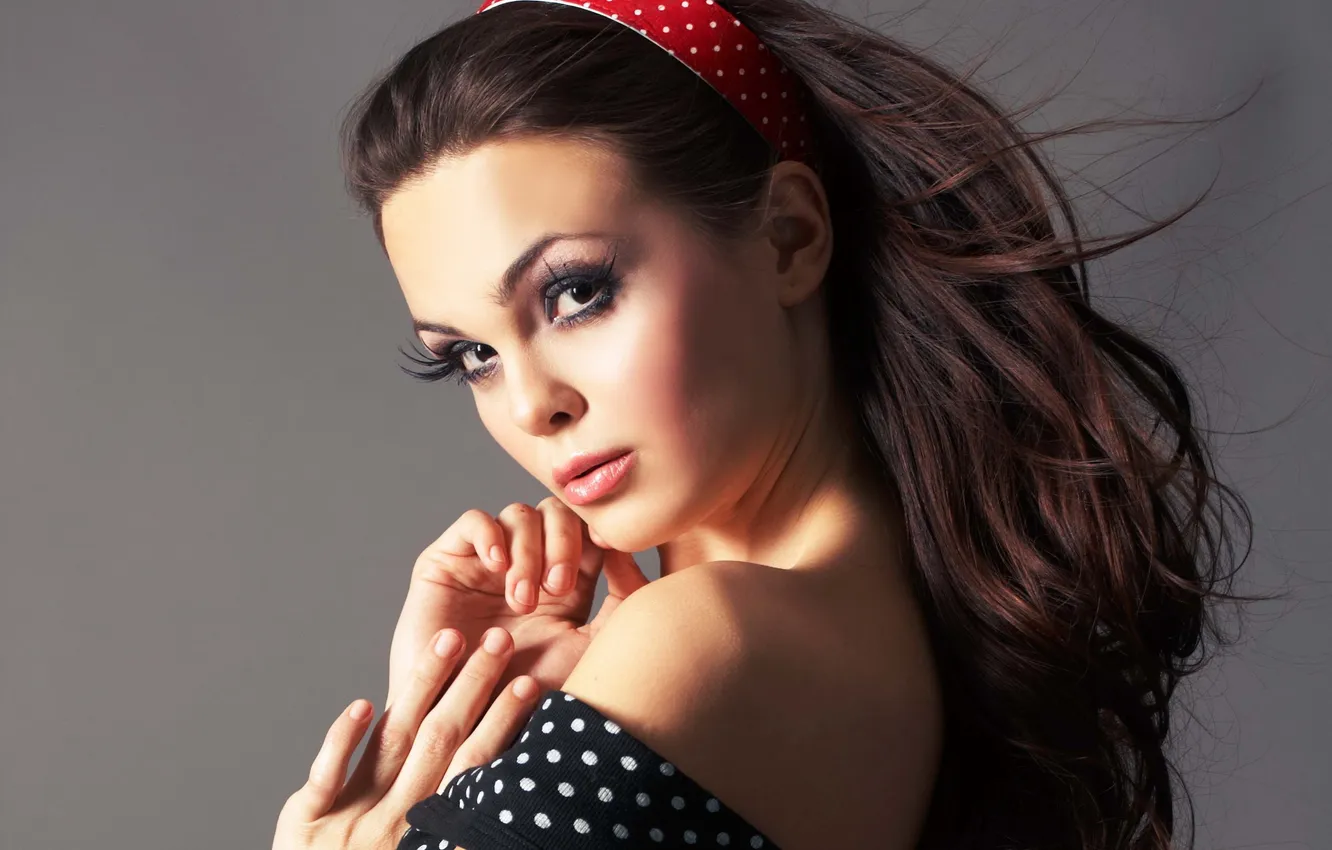 Photo wallpaper look, girl, face, eyelashes, background, hair, polka dot, hands