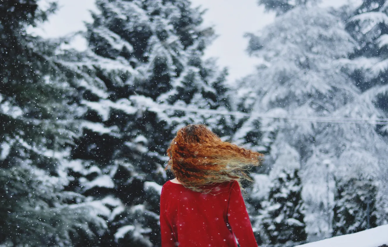Photo wallpaper cold, winter, girl, snow, curls, curls