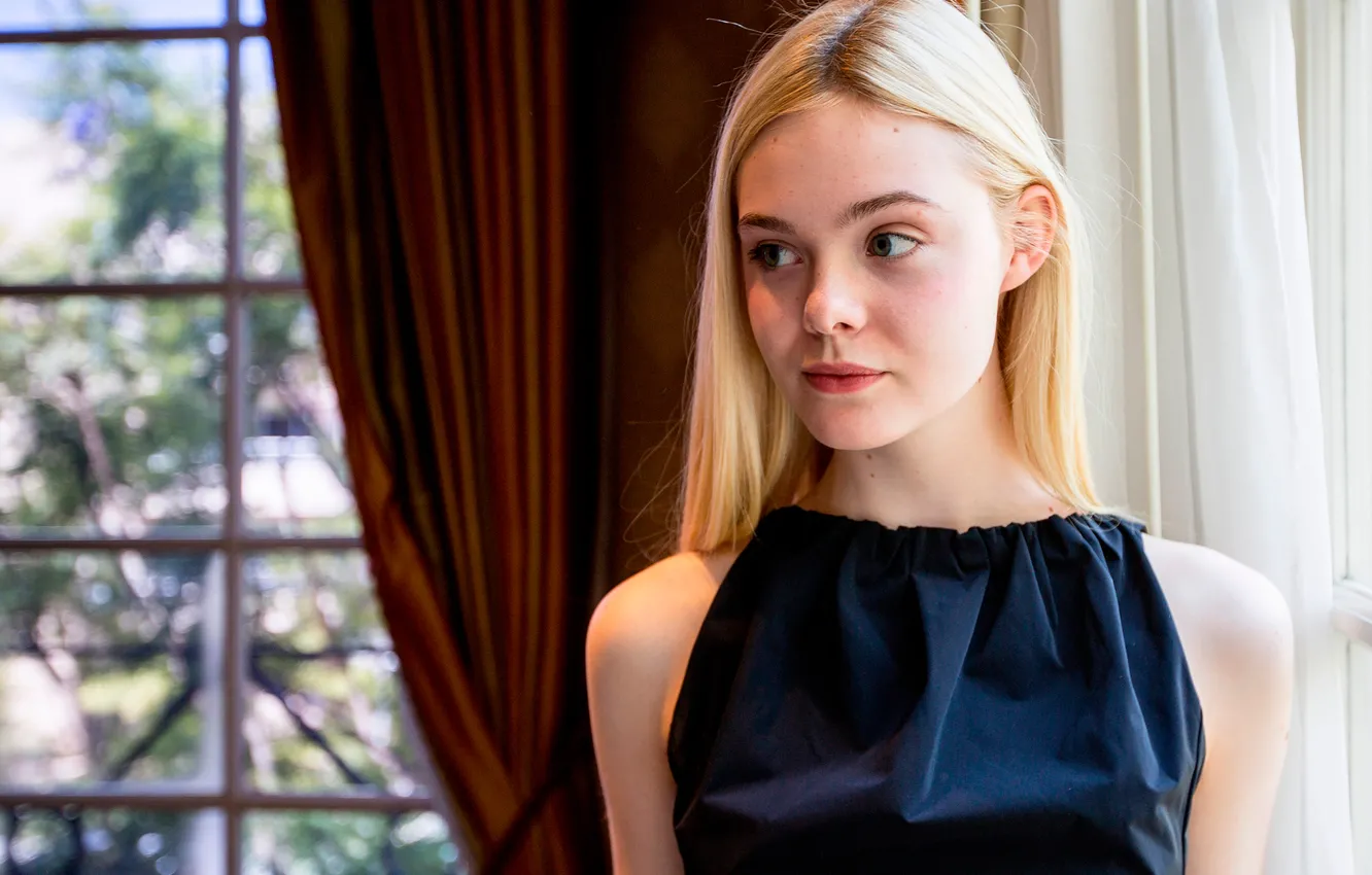 Photo wallpaper Maleficent, Elle Fanning, press conference, May 2014