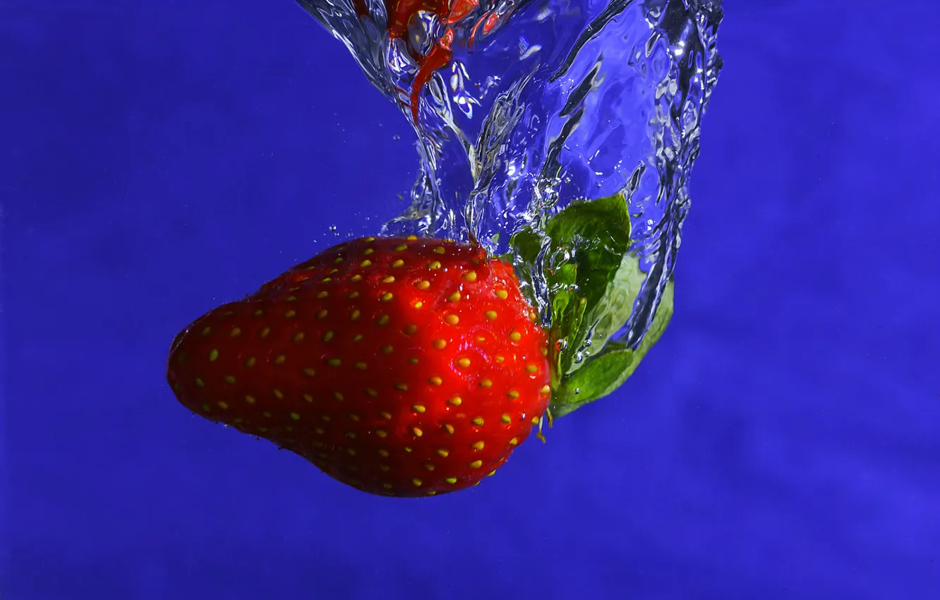 Photo wallpaper water, blue, bubbles, berries, background, food, strawberry
