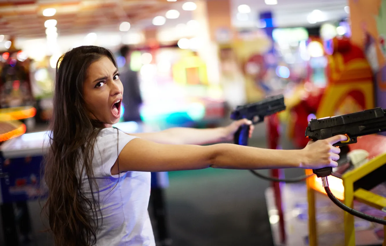 Photo wallpaper girl, face, hair, guns, the game, Creek, Darina, voice