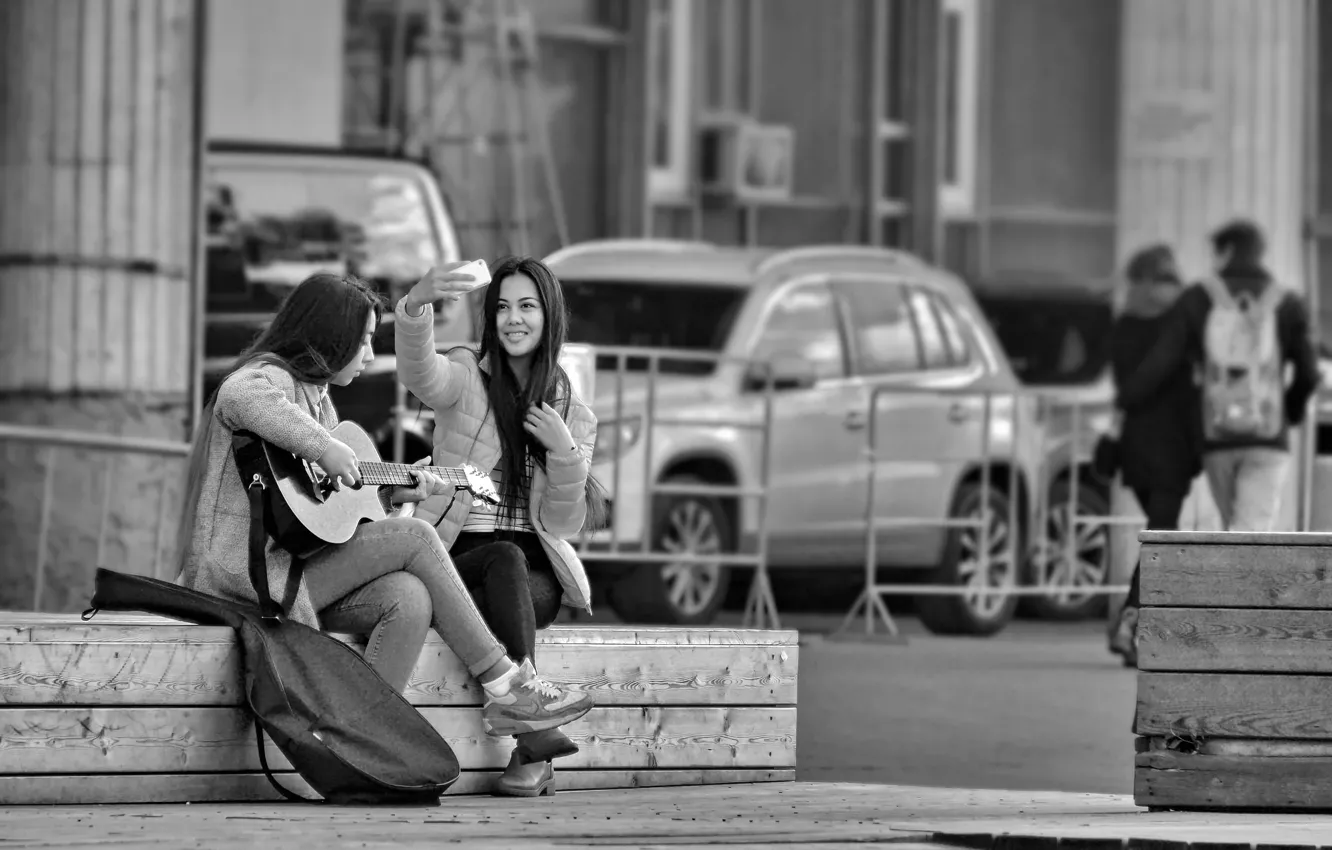 Photo wallpaper girl, the city, guitar, just don't touch the guitar