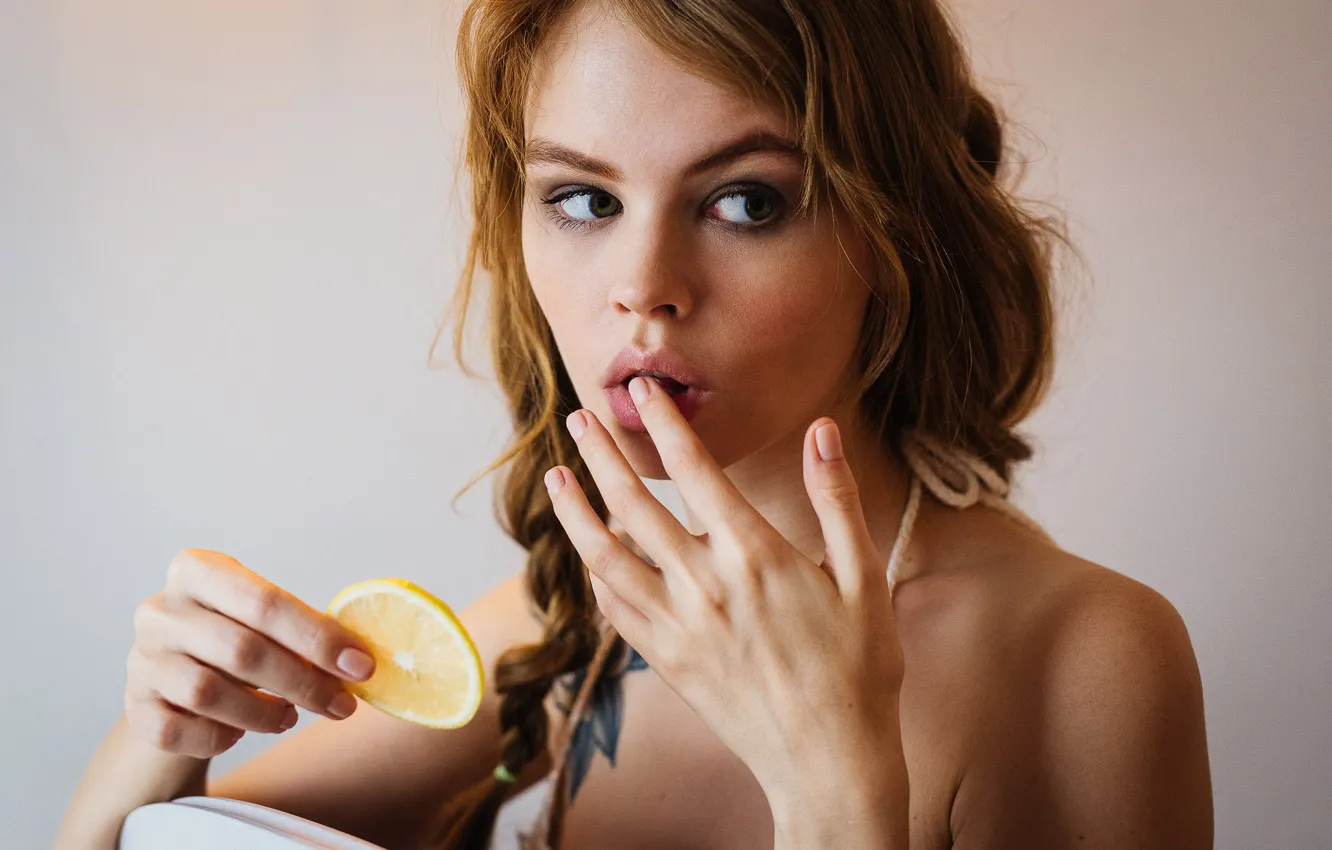 Photo wallpaper look, girl, face, background, lemon, model, hands, fingers