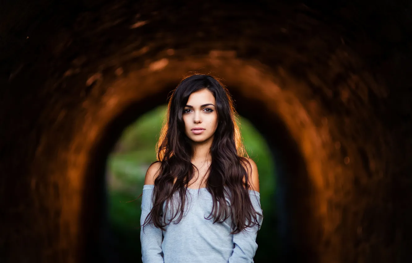 Photo wallpaper girl, makeup, brunette, hairstyle, the tunnel, beauty, curls, jumper