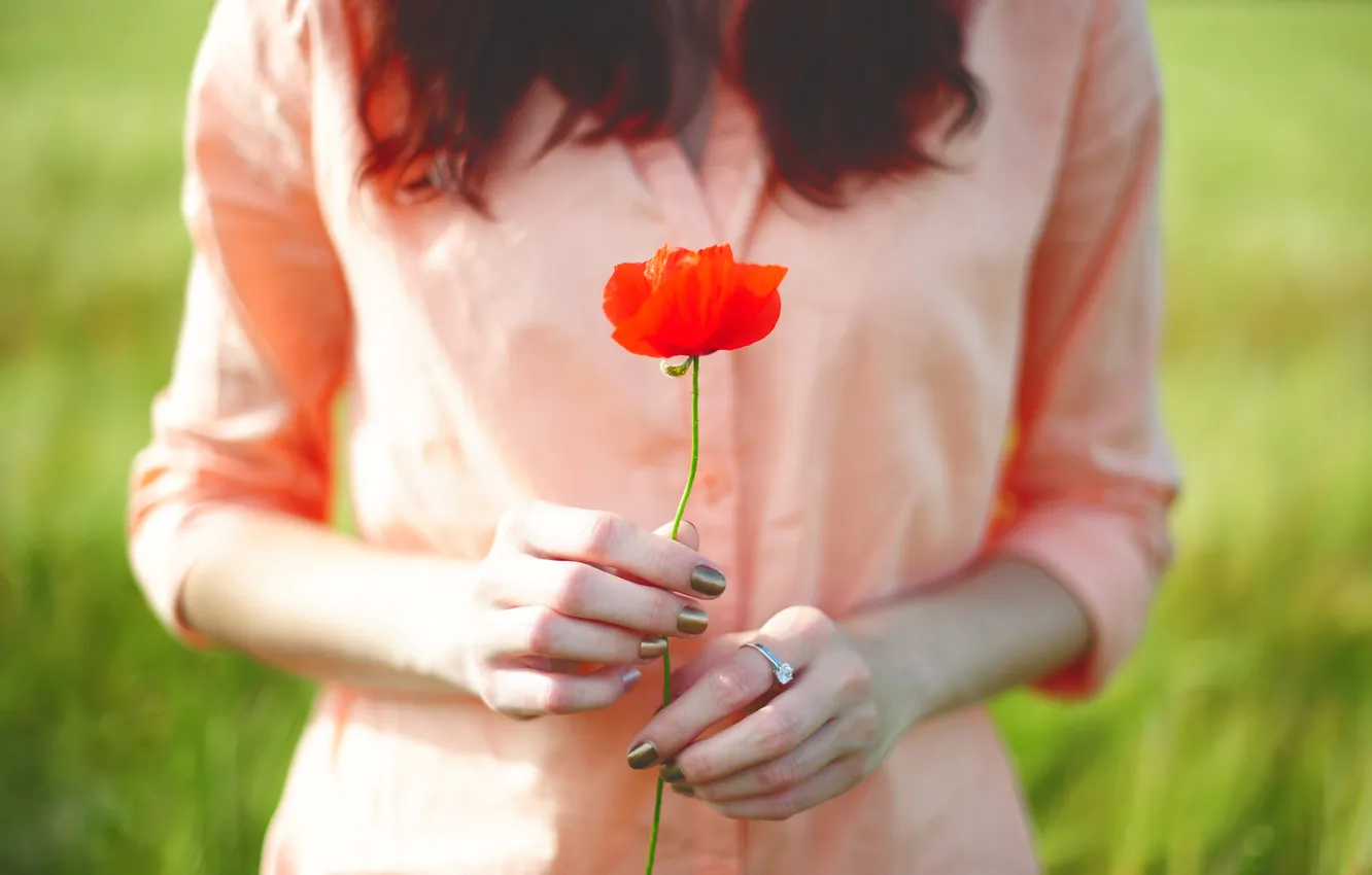 Photo wallpaper girl, Mac, hands, ring, fingers, shirt