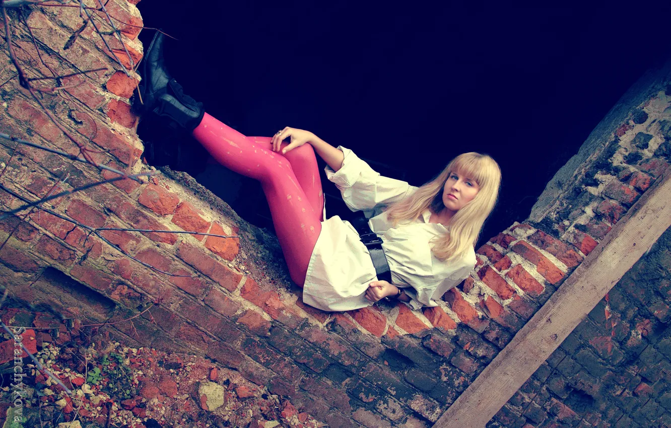 Photo wallpaper girl, brick, blonde, the ruins
