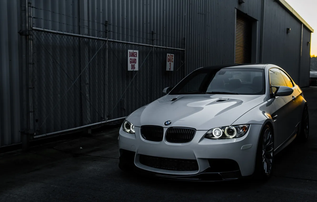 Photo wallpaper white, wall, BMW, gate, BMW, white, front view, e92
