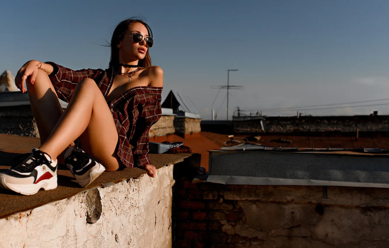 Photo wallpaper girl, pose, glasses, shirt, legs, sneakers, on the roof, Selena Schmitt