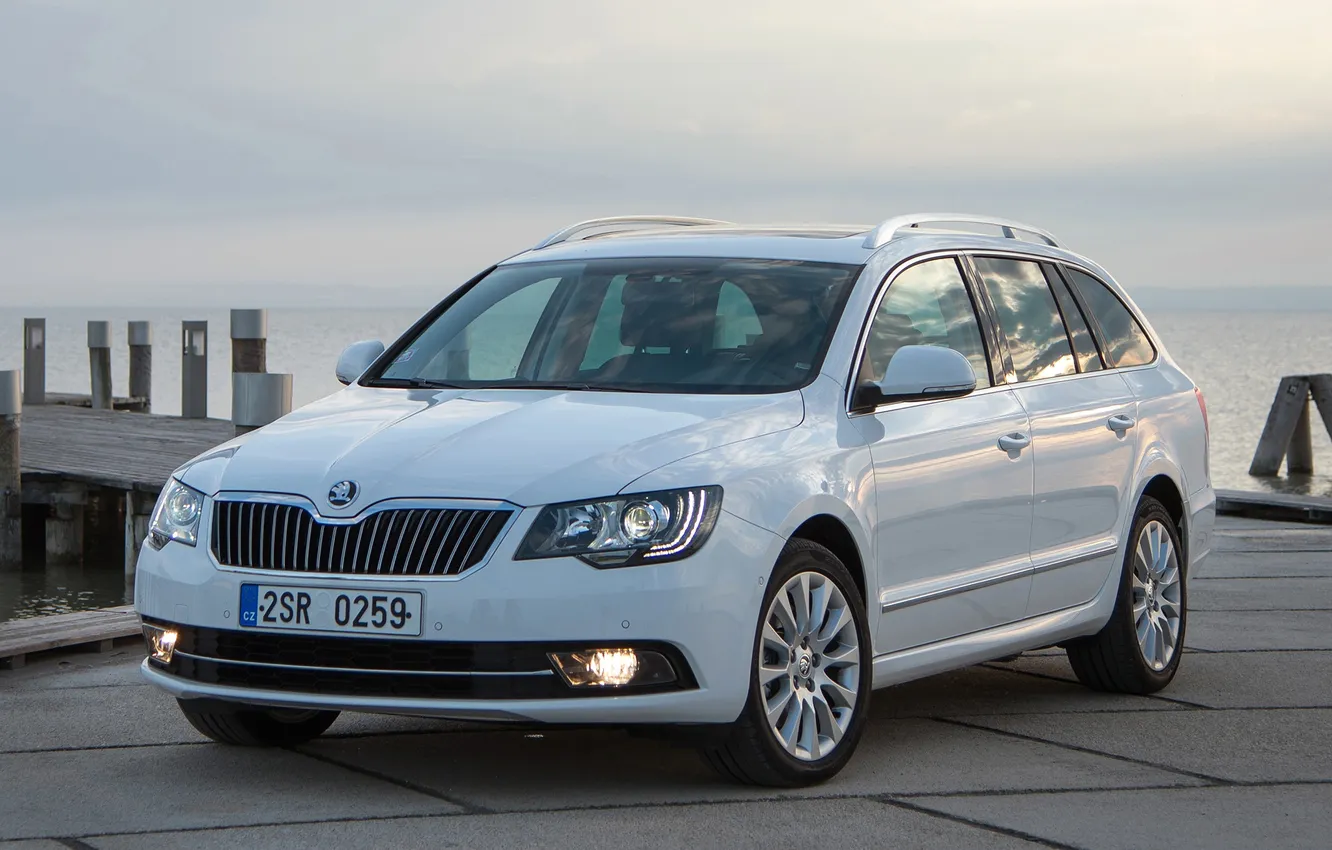 Photo wallpaper lights, car, the front, Skoda, Skoda, Combi, Superb