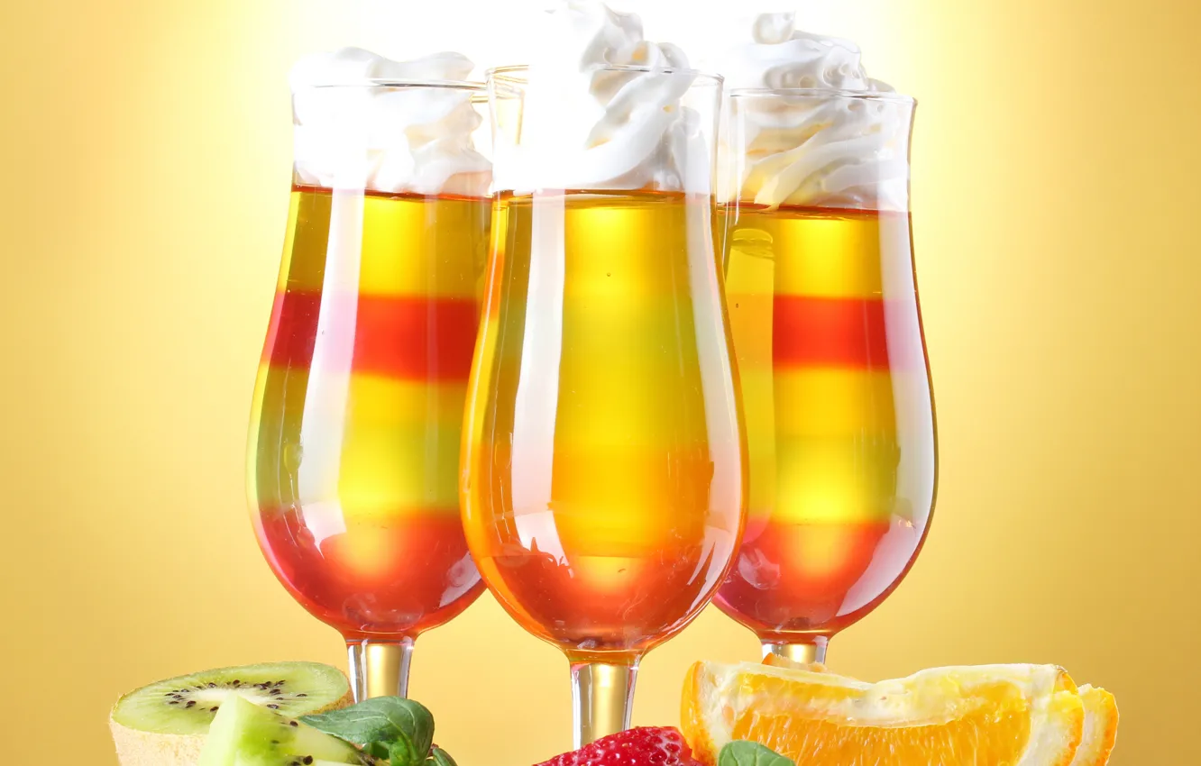 Photo wallpaper glass, orange, kiwi, strawberry, cocktail, fruit