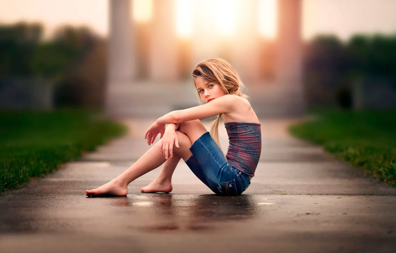 Photo wallpaper asphalt, girl, after the rain, reflections, child photography