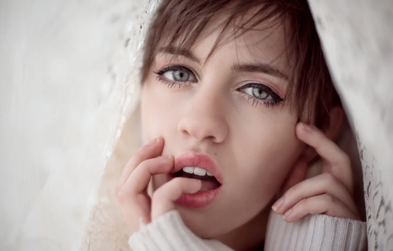 Photo wallpaper look, face, portrait, hands, fingers, mouth