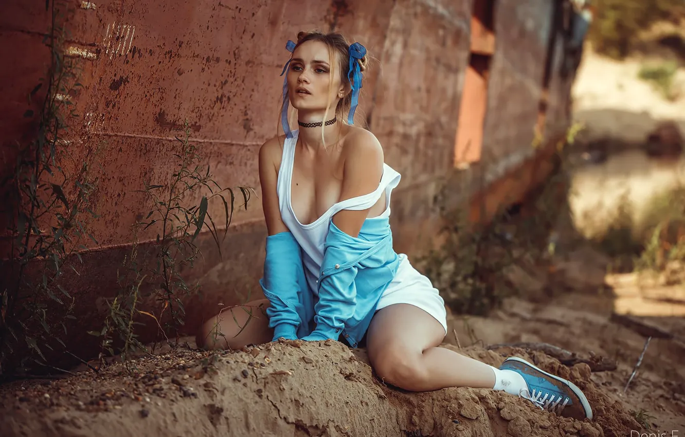 Photo wallpaper ass, model, women, blonde, sitting, hips, Converse, no bra