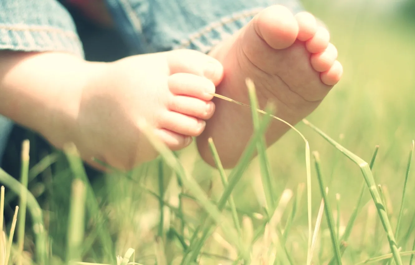 Photo wallpaper grass, leaves, nature, children, mood, child, baby, leg