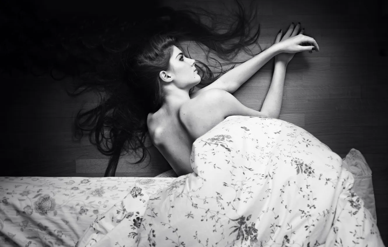 Photo wallpaper girl, pose, hair, bed, blanket, blades
