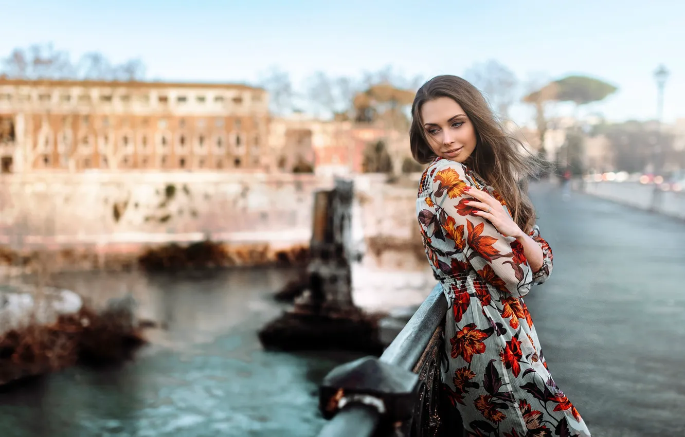 Photo wallpaper the city, pose, river, model, portrait, makeup, dress, hairstyle