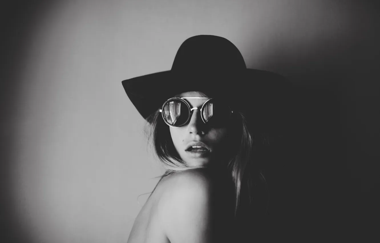 Photo wallpaper portrait, hat, glasses, Annie McGinty