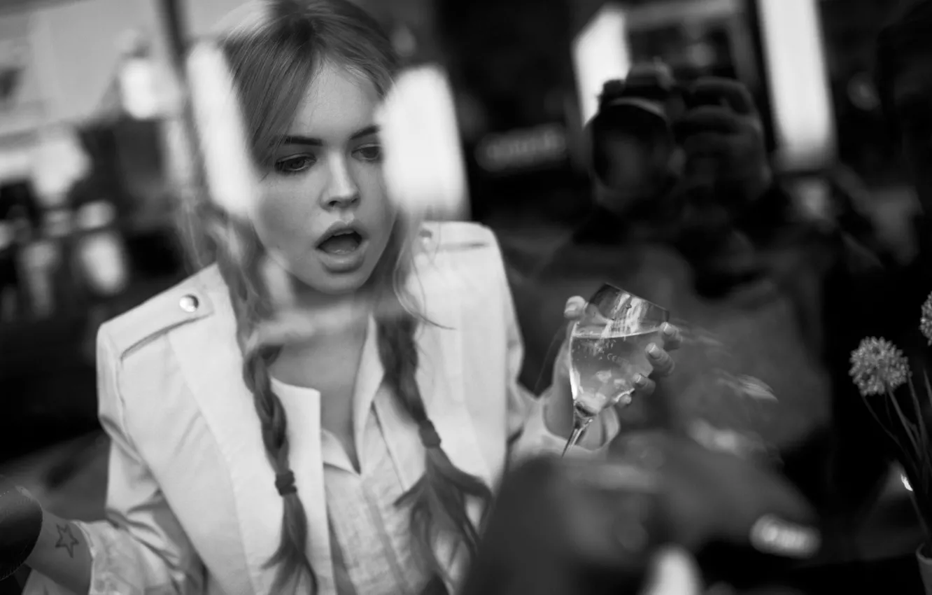 Photo wallpaper glass, photo, model, glass, surprise, jacket, hairstyle, black and white