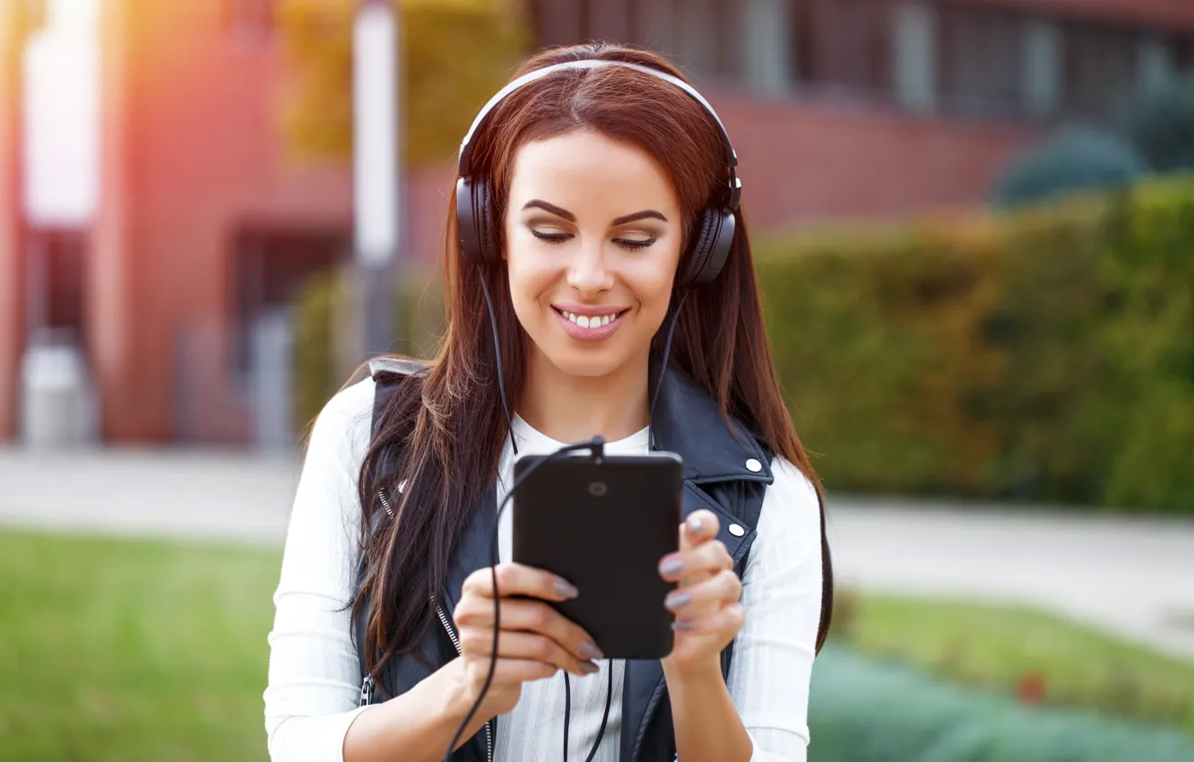 Photo wallpaper Smile, headphones, tablet