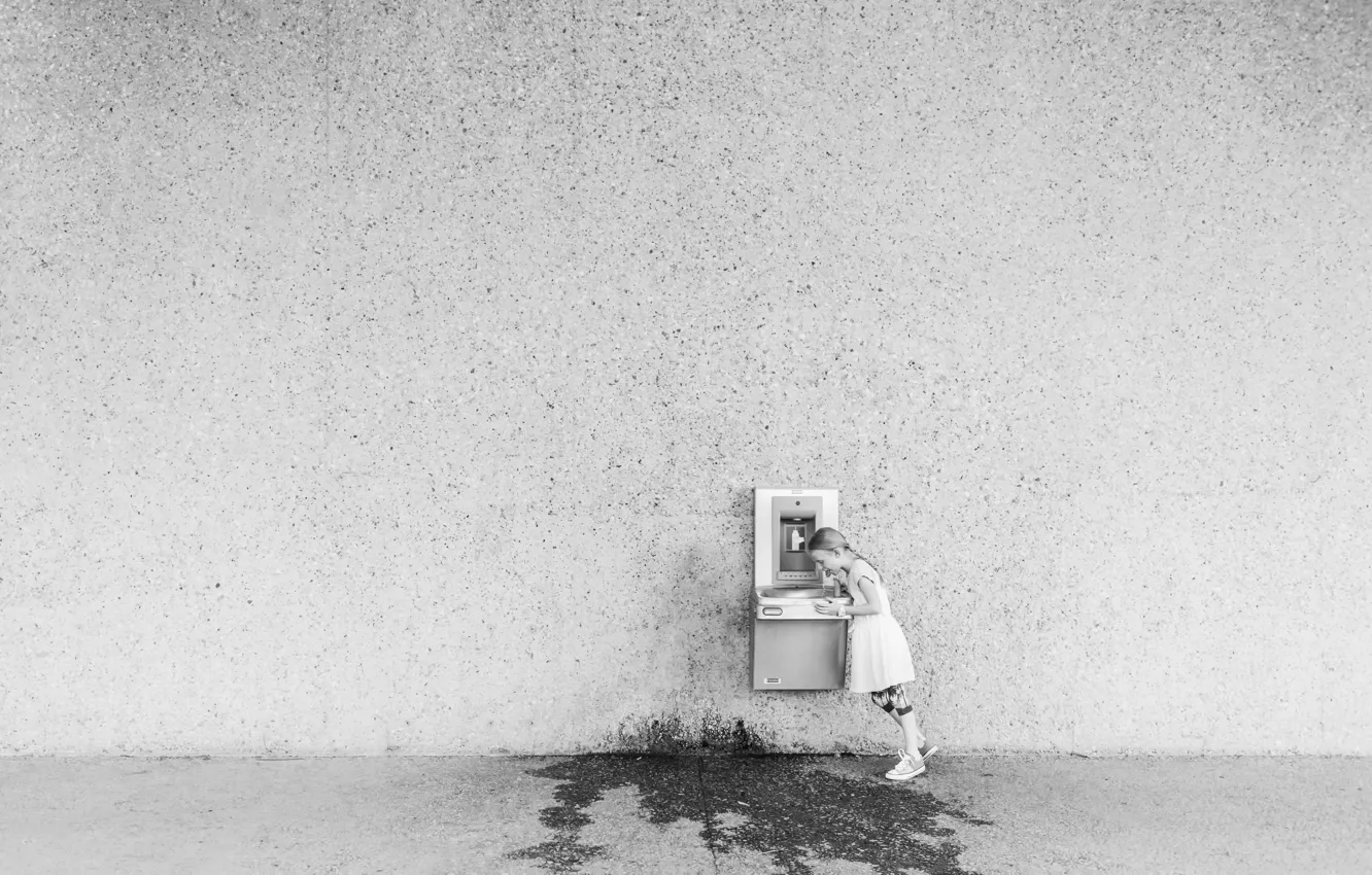 Photo wallpaper water, wall, girl