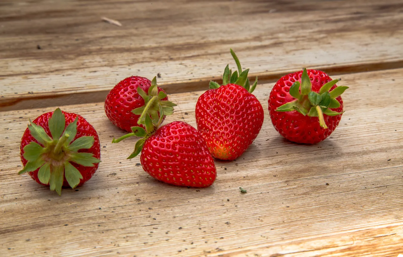 Photo wallpaper close-up, red, berries, Board, strawberry