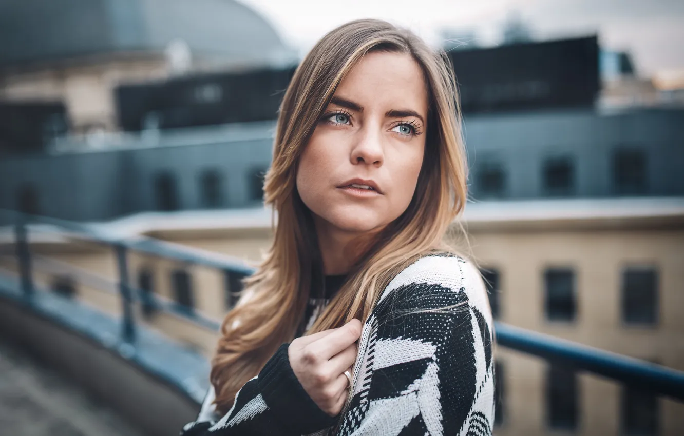 Photo wallpaper roof, eyes, girl, the city, hair, lips, sweater, bokeh