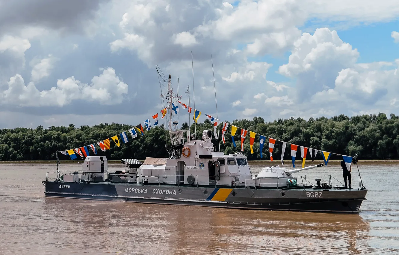 Photo wallpaper Flags, Ukraine, The Danube, The coast guard, Gunboat, GPS Ukraine, Project 1204 "Shmel"
