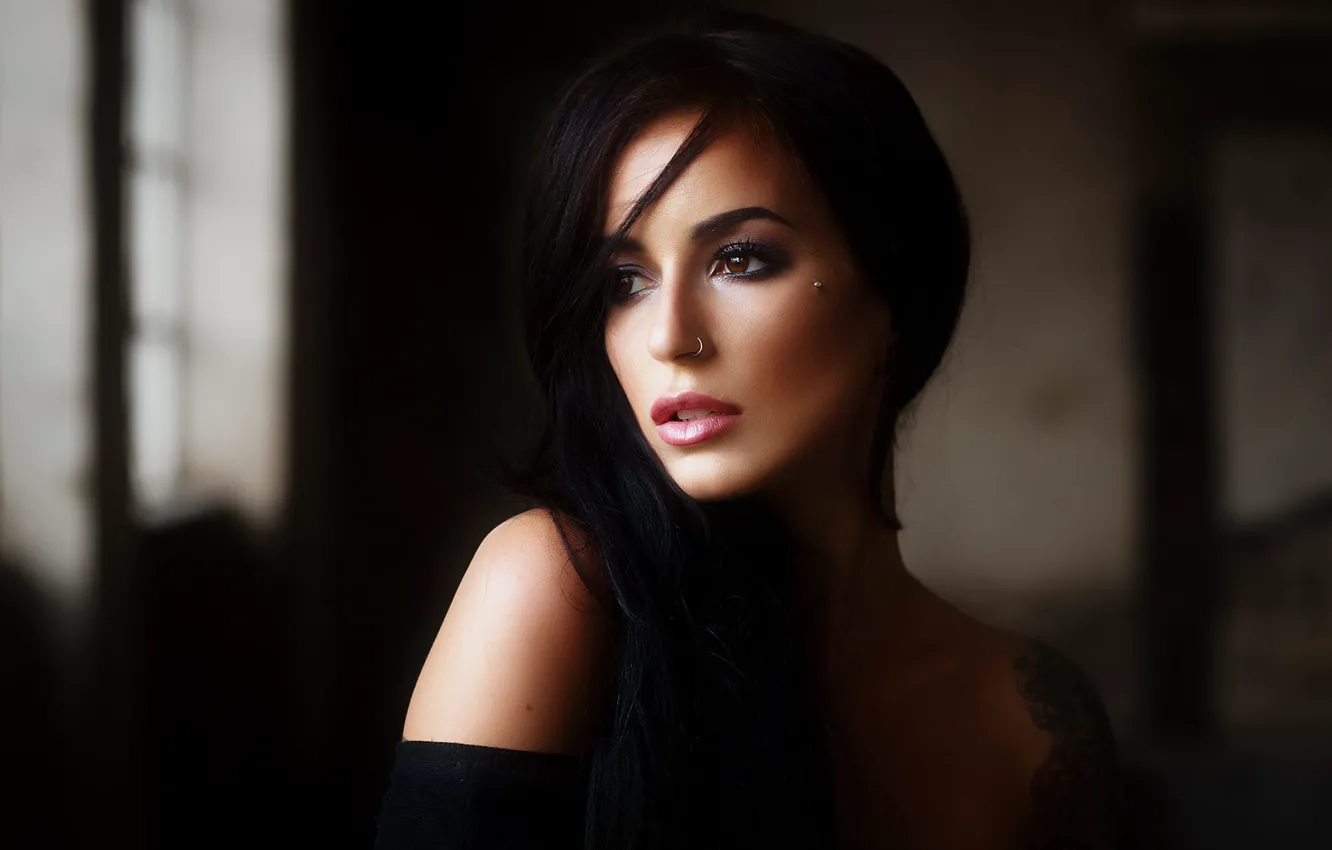 Photo wallpaper piercing, sponge, brown-eyed, Mark Prinz