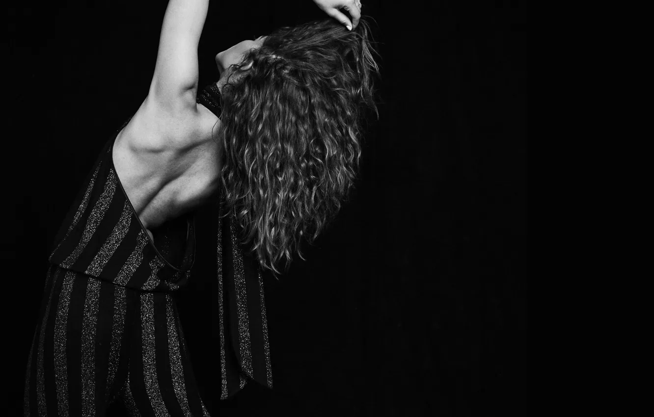 Photo wallpaper pose, back, black and white, curls, Zendaya