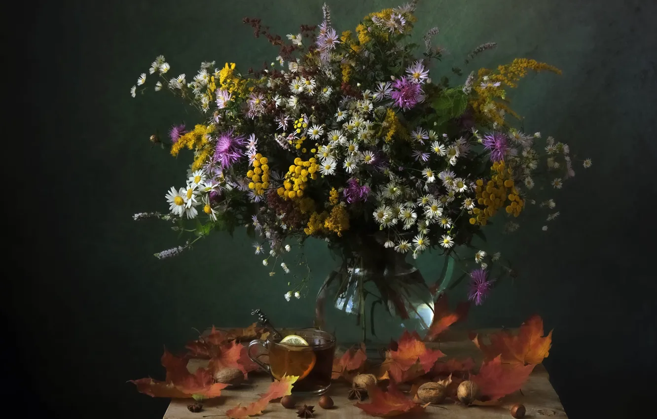 Photo wallpaper glass, leaves, flowers, yellow, lemon, tea, chamomile, bouquet