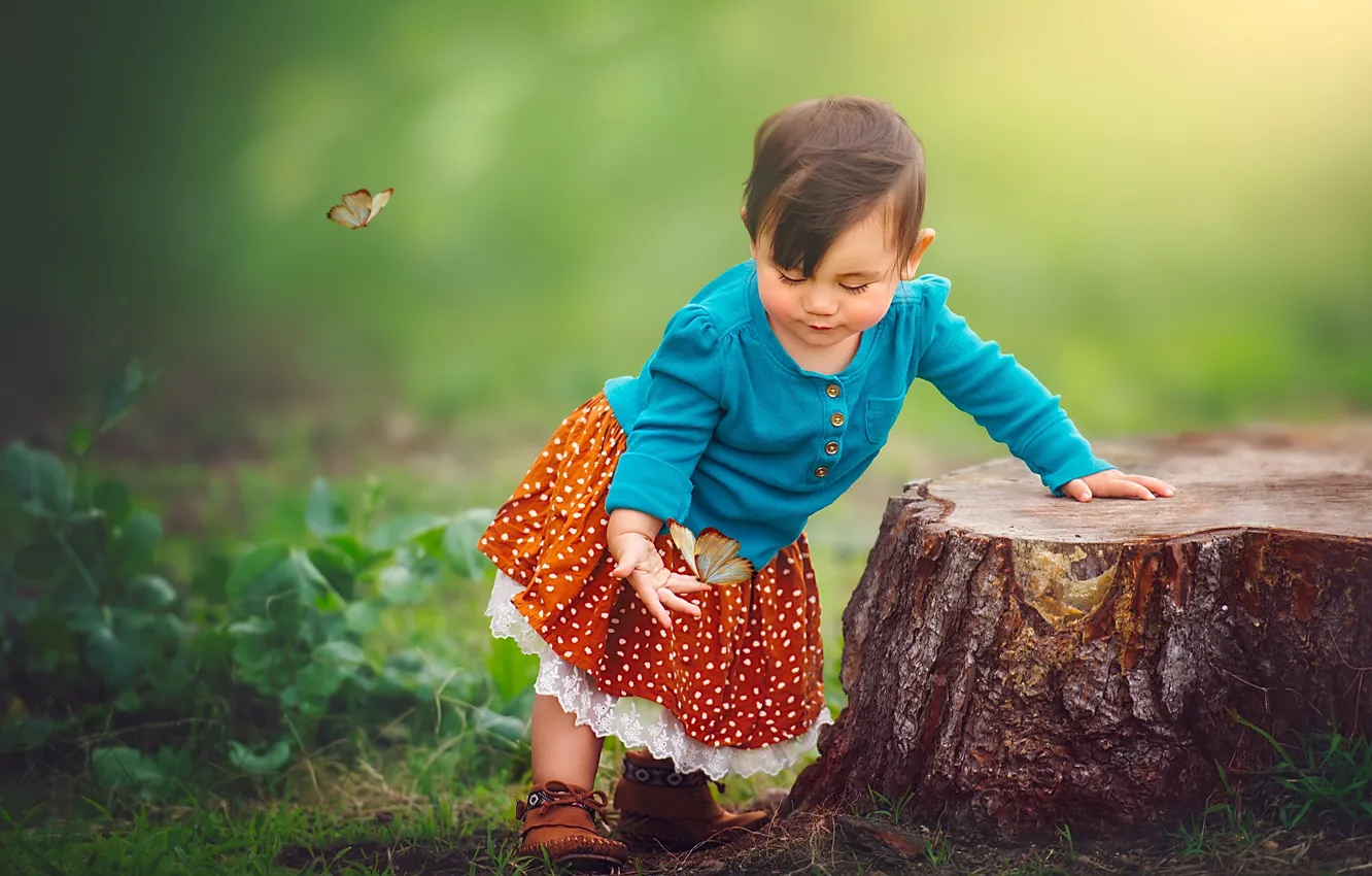 Photo wallpaper nature, children, butterfly, stump, girl, baby, Edie Layland
