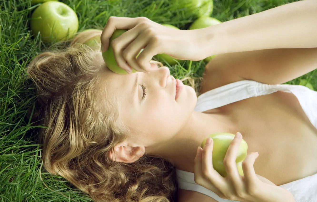 Photo wallpaper grass, apples, curls