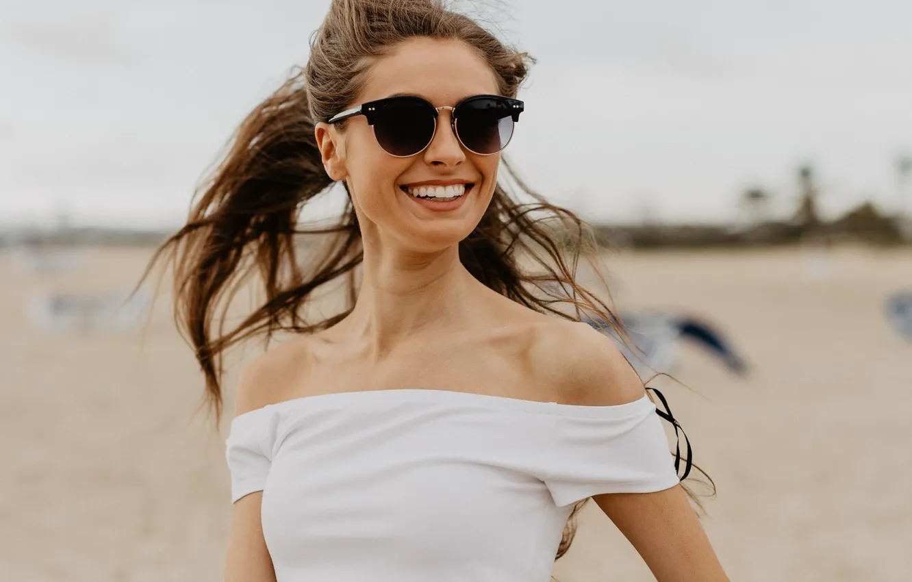 Photo wallpaper girl, face, smile, glasses