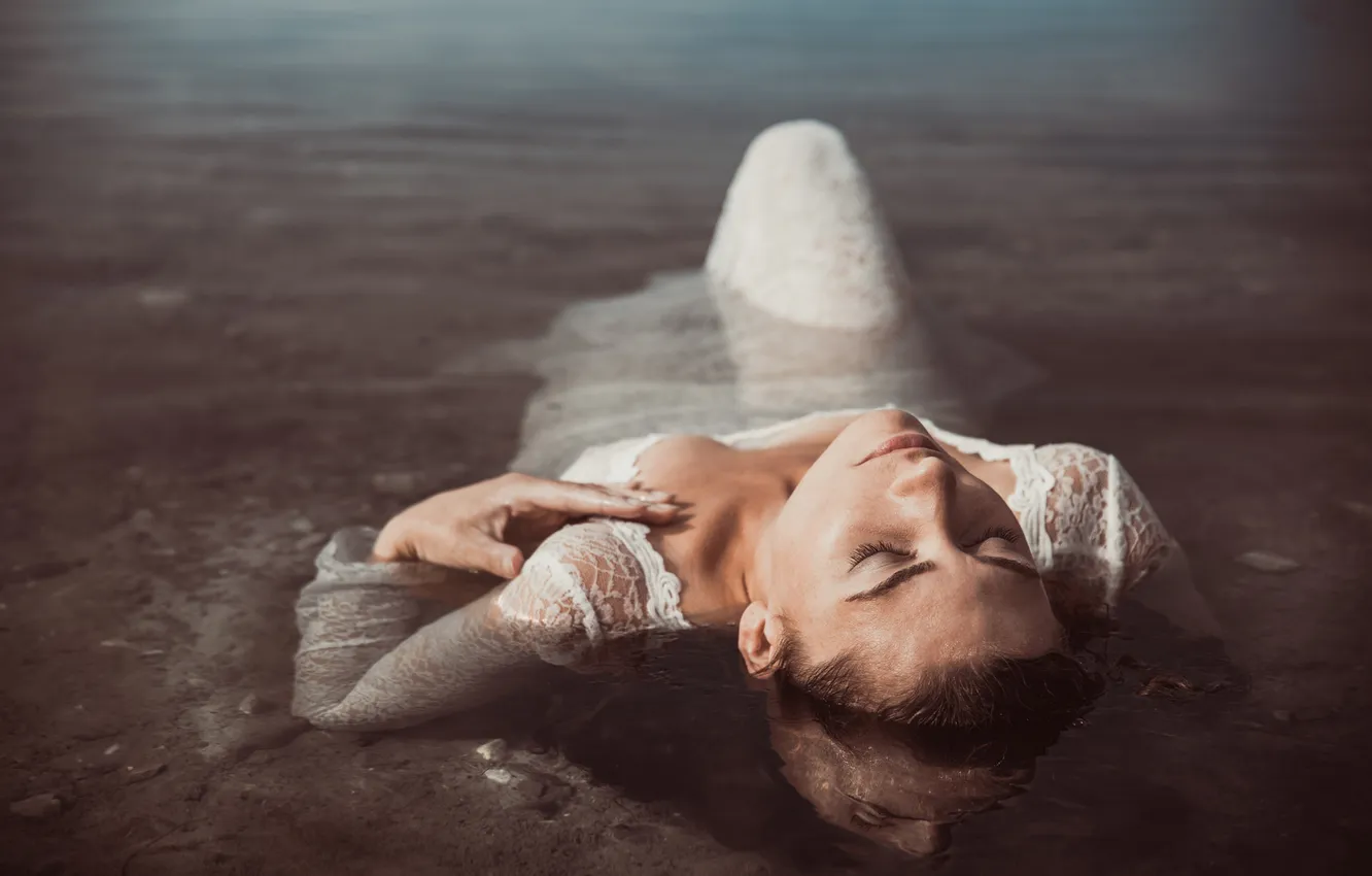 Photo wallpaper water, girl, pose, lies, shoulders, in white, pond, in the water