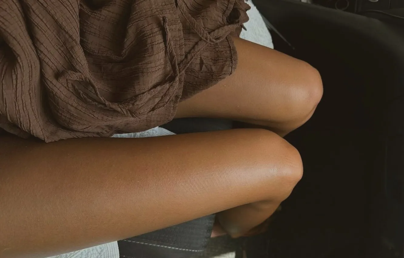 Photo wallpaper towel, slender legs, the car, tanned legs
