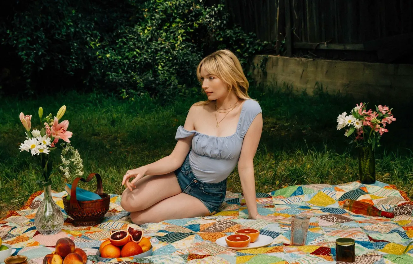 Photo wallpaper shorts, legs, blonde, picnic, t-shirt, necklace, clothes, Ashley Nash