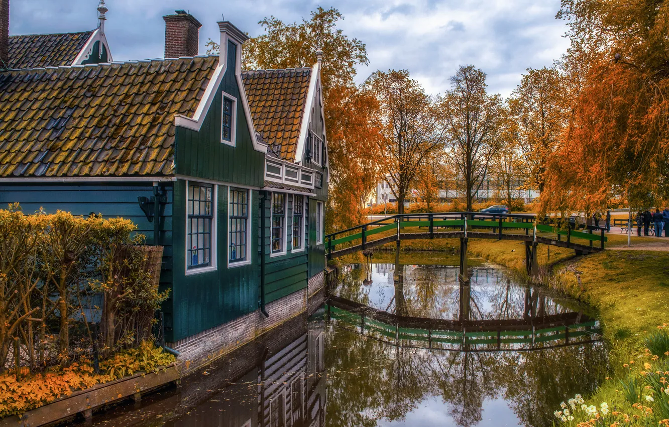 Photo wallpaper machine, autumn, trees, lake, reflection, shore, home, village