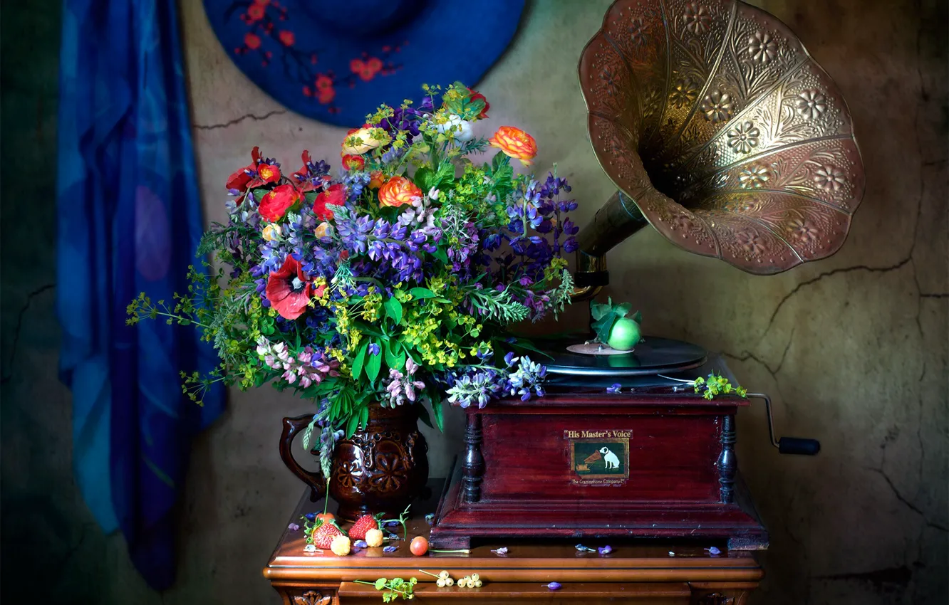 Photo wallpaper summer, Maki, bouquet, strawberry, the gramophone, Ranunculus, Lupin