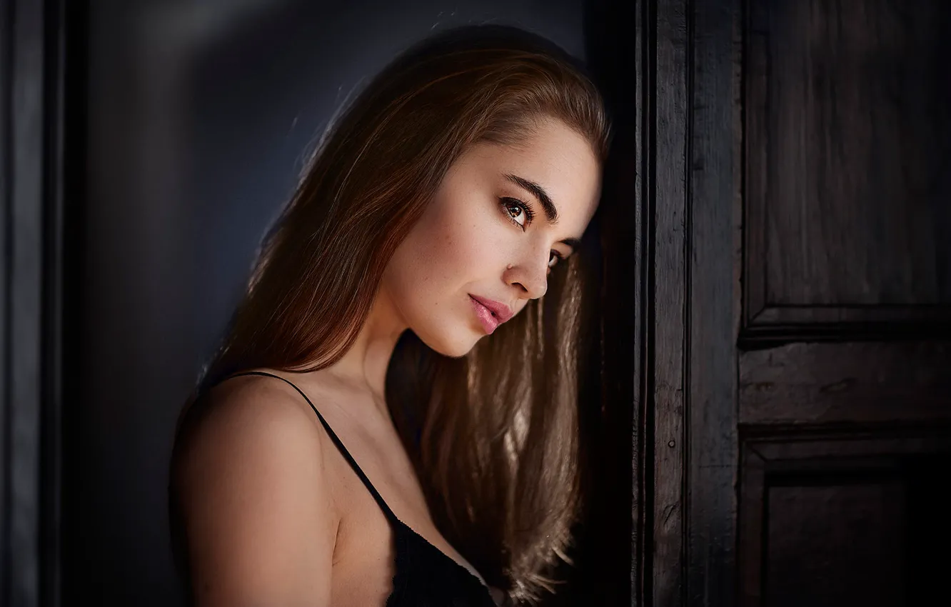 Photo wallpaper sponge, curls, brown-eyed, Javier Ullastres, Lidia Savoderova