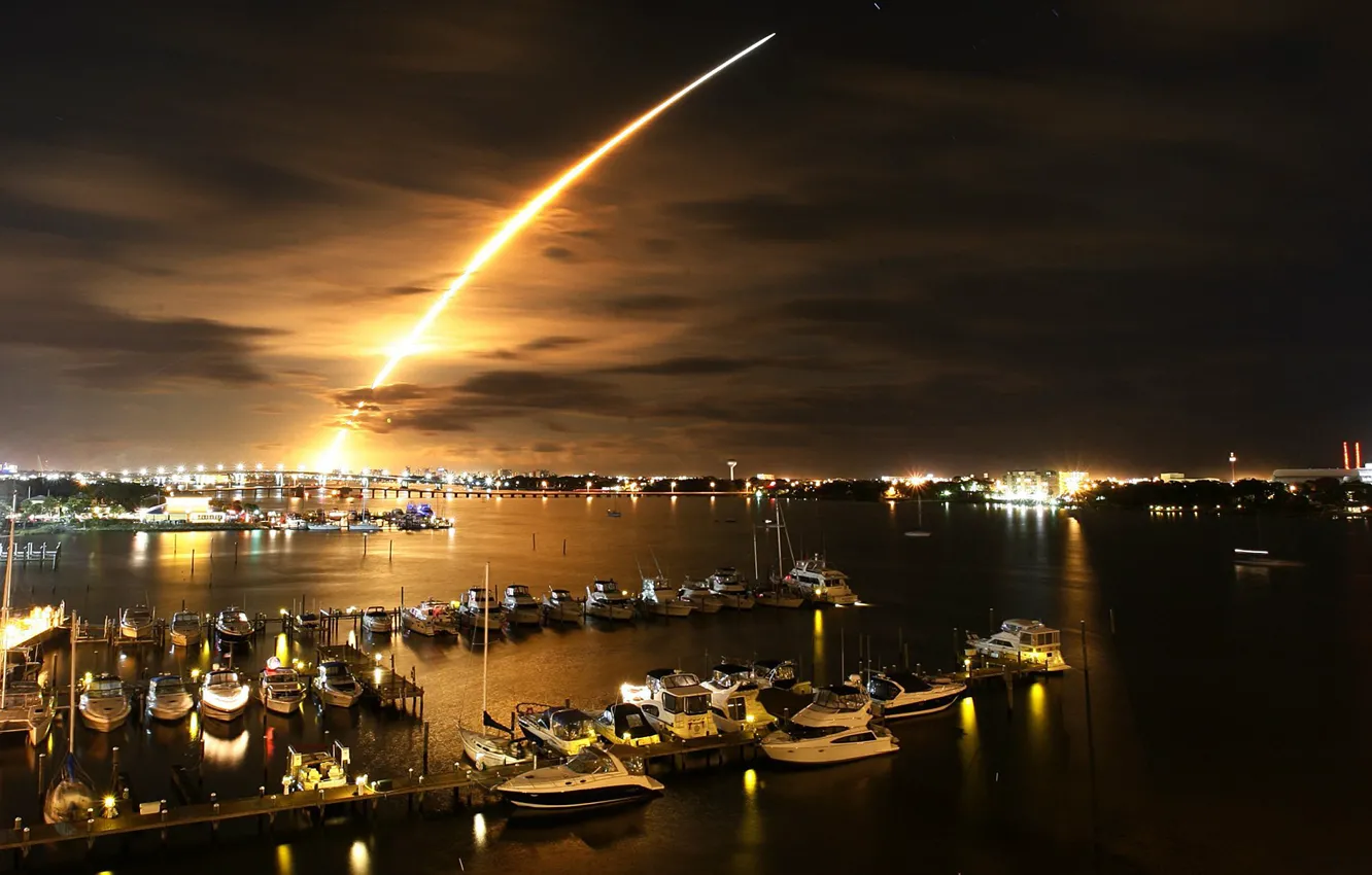 Photo wallpaper night, yachts, pier, trail of fire
