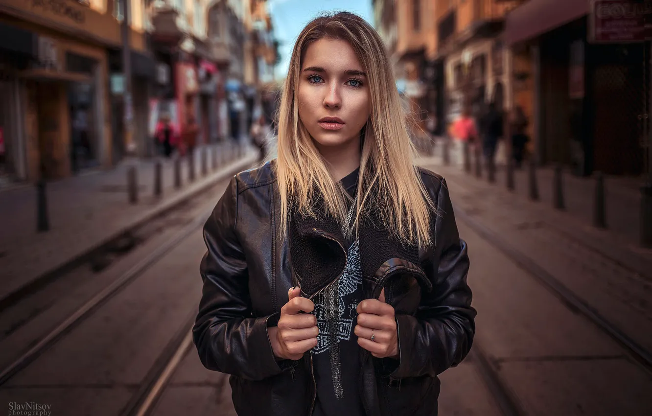 Photo wallpaper the city, pose, background, street, model, portrait, home, makeup